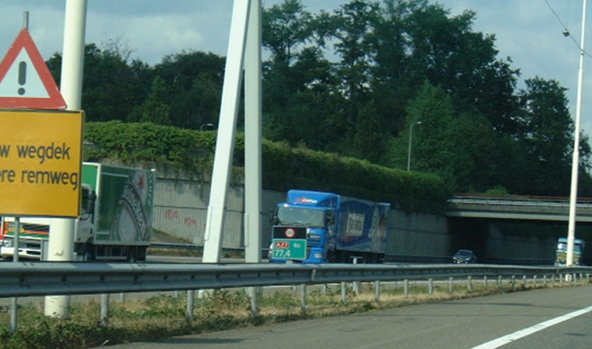 waarschuwingsbord langs snelweg - Human Factors en zorgplicht
